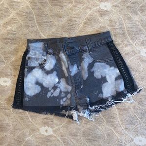 Levi’s 501 Cut-Off Raw-Edge Denim Shorts